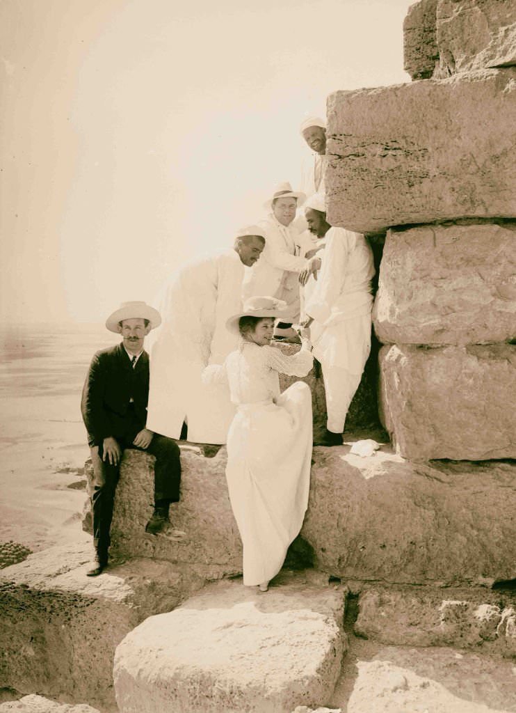 Tourists ascending the Great Pyramid, 1900.