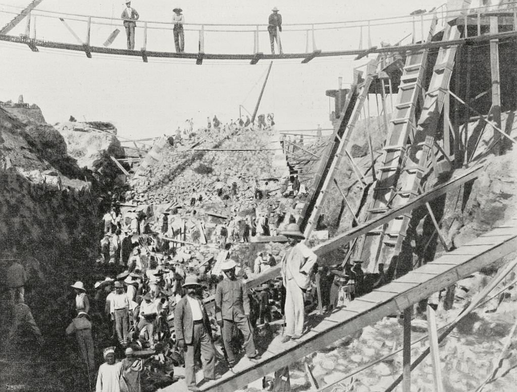 Italian workers engaged in the embankment construction of the Aswan Dam, Egypt, 1902