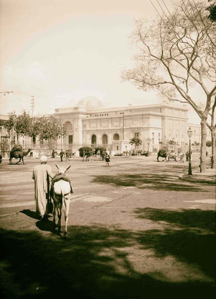 Museum of Cairo, exterior, 1900.