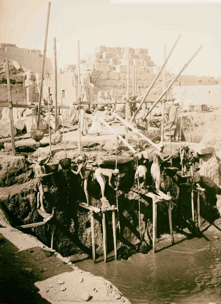 Taking out water from excavations, Karnak, Egypt, 1900.