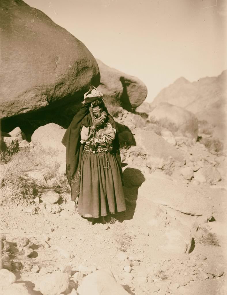 Bedouin women in Sinai, Egypt, 1900.