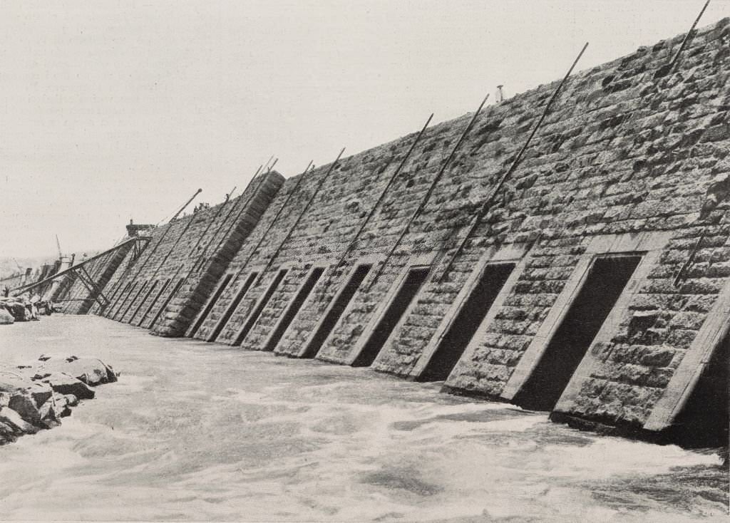 The Aswan Dam, which was built with the contribution of Italian labour, Egypt, 1901
