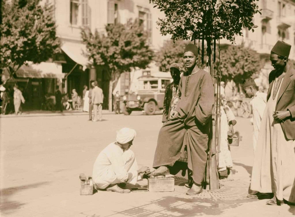 Shoe-black of Cairo, 1900.
