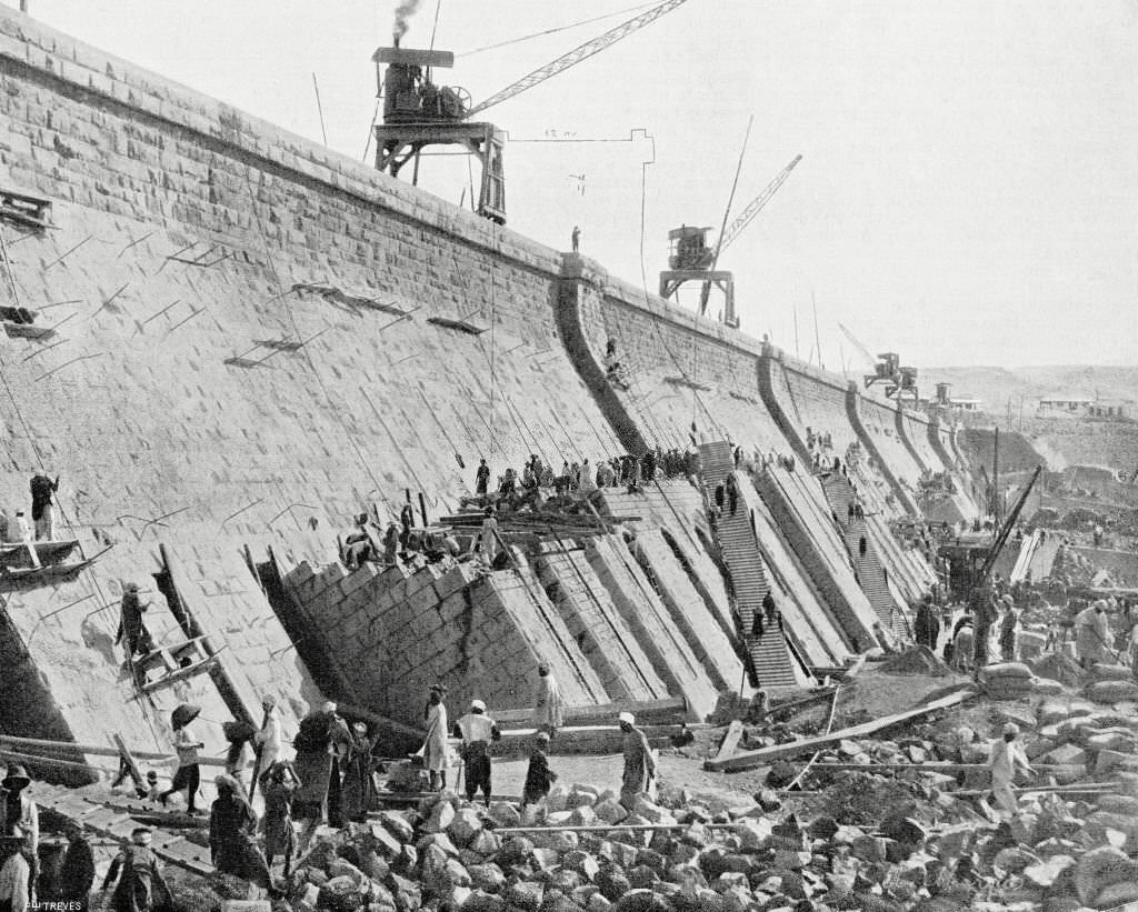 Construction of the Aswan Dam with the contribution of Italian labour, Egypt, 1908