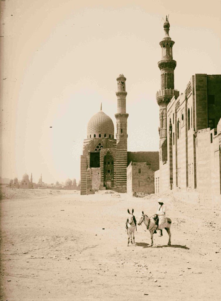 Tomb-mosque of Sultan el-Ashraf in Cairo, 1900.
