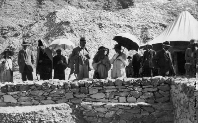Tourists and souvenir hunters visit the tomb of Egyptian pharaoh Tutankhamen, discovered by Howard Carter, in the Valley of the Kings in Luxor, 1922