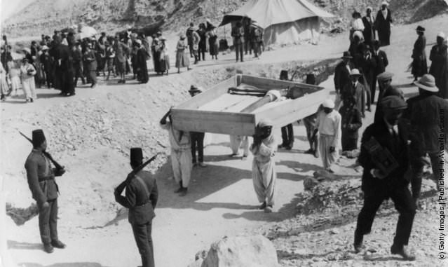 Soldiers watching treasures being removed from Tutankhamen's tomb.