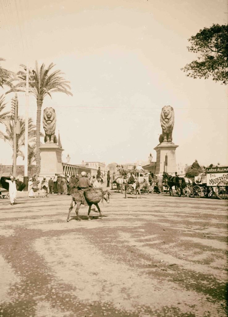 Kasr En-Nil, bridge over the Nile, Cairo, Egypt, 1900.
