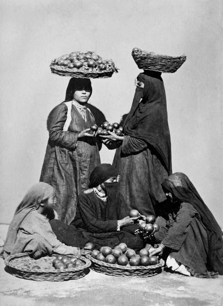 Oranges sellers in Cairo