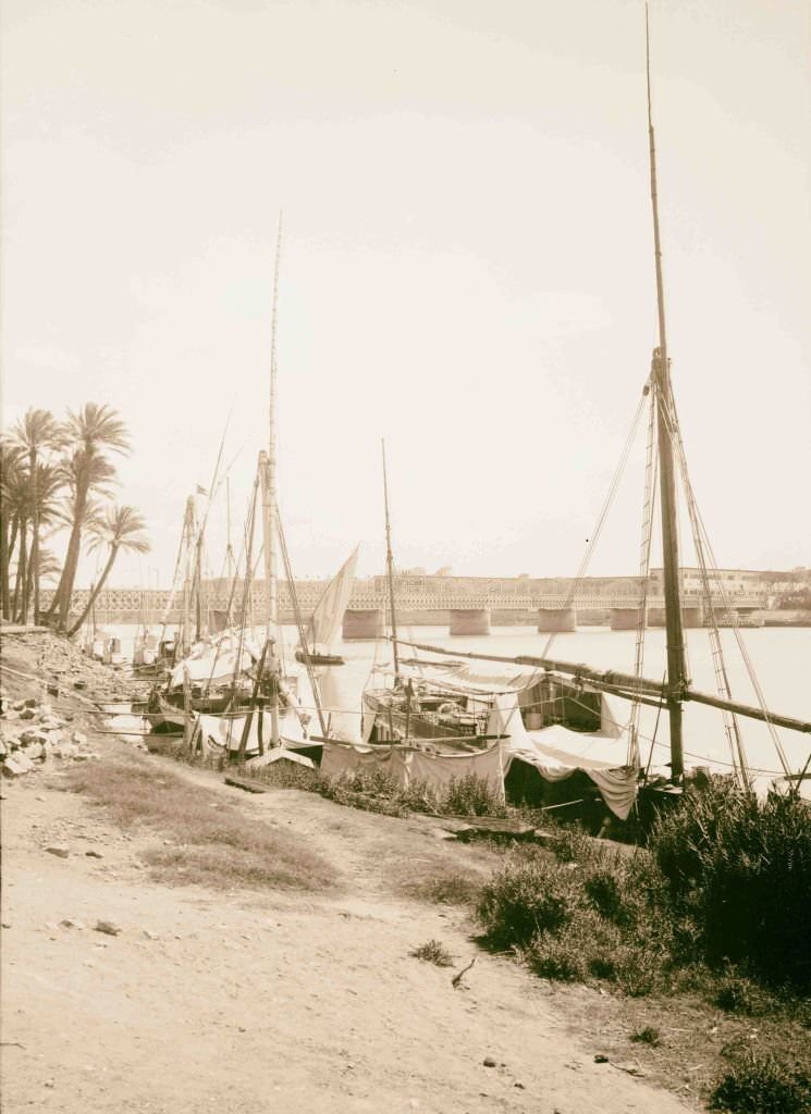 The great bridge over the Nile, 1900