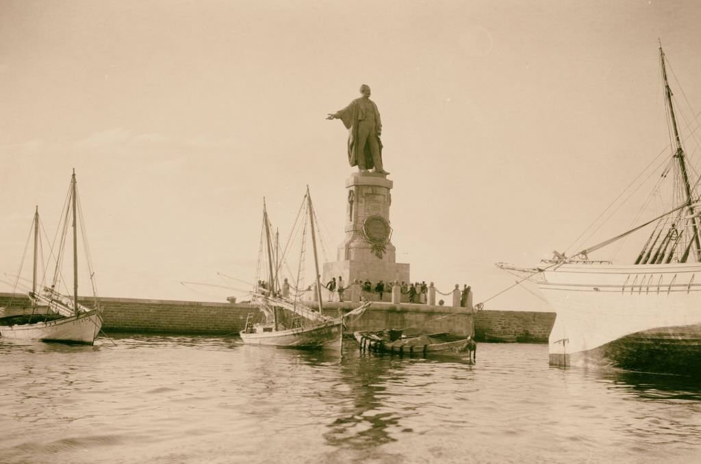 Statue of de Lesseps at entrance to Suez Canal, 1900