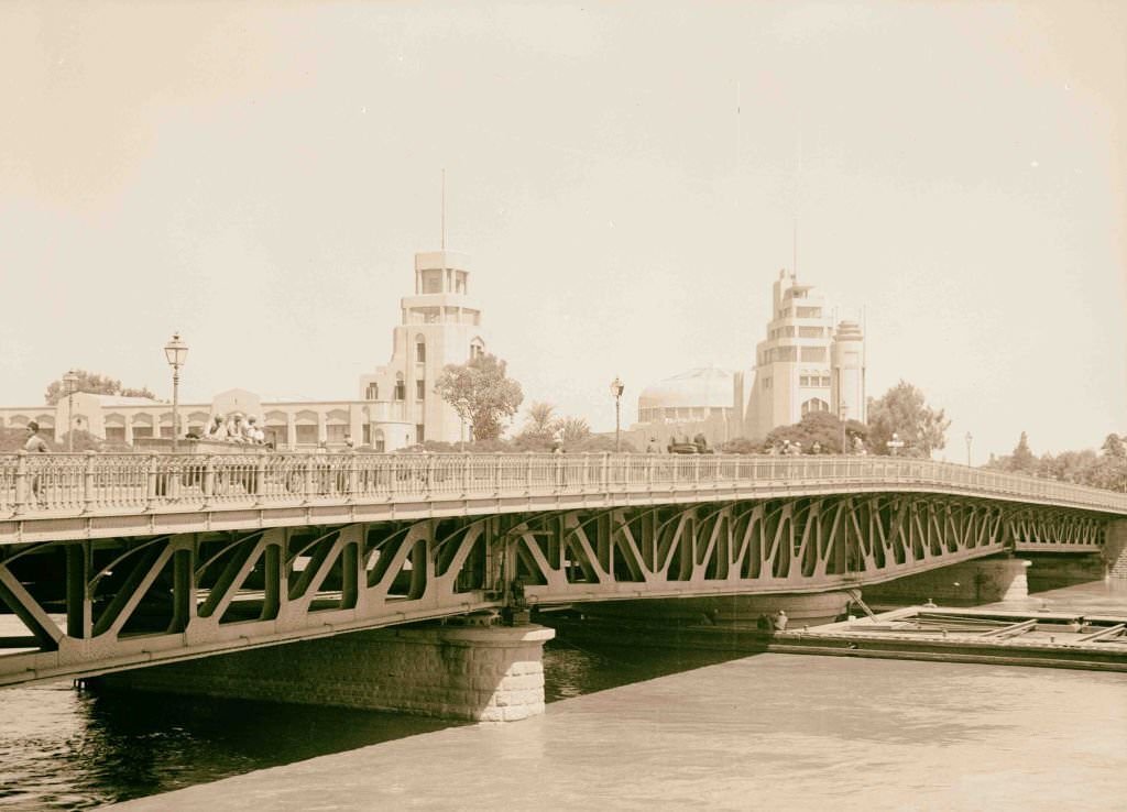 Kasr En-Nil, bridge over the Nile, 1900
