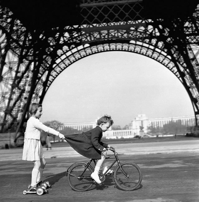 French Children Playing Out in the Streets in the 1930s and 1940s