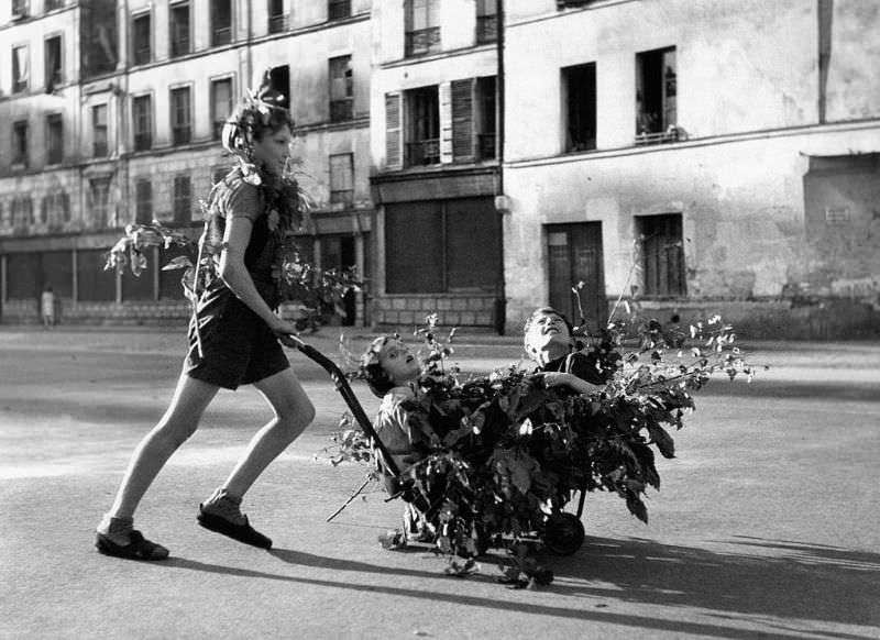 French Children Playing Out in the Streets in the 1930s and 1940s