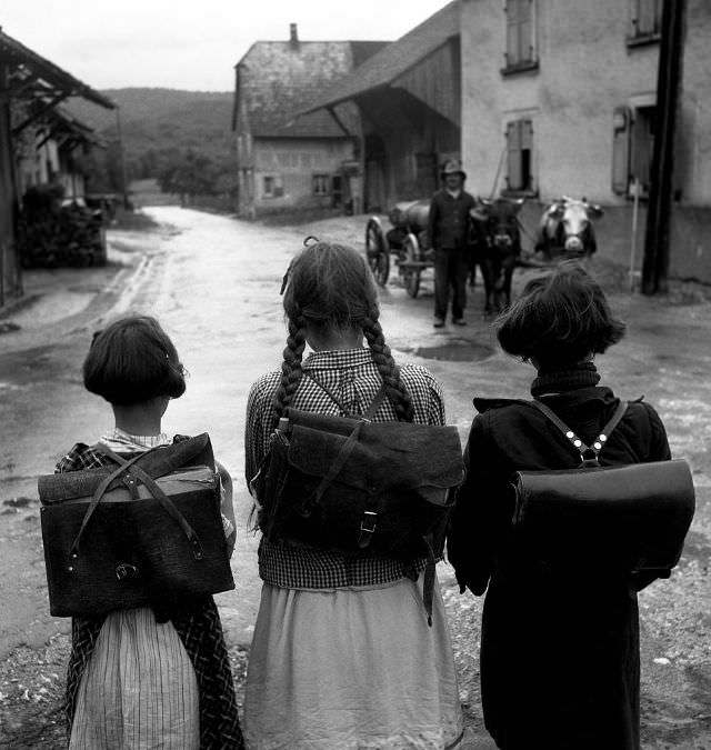 French Children Playing Out in the Streets in the 1930s and 1940s