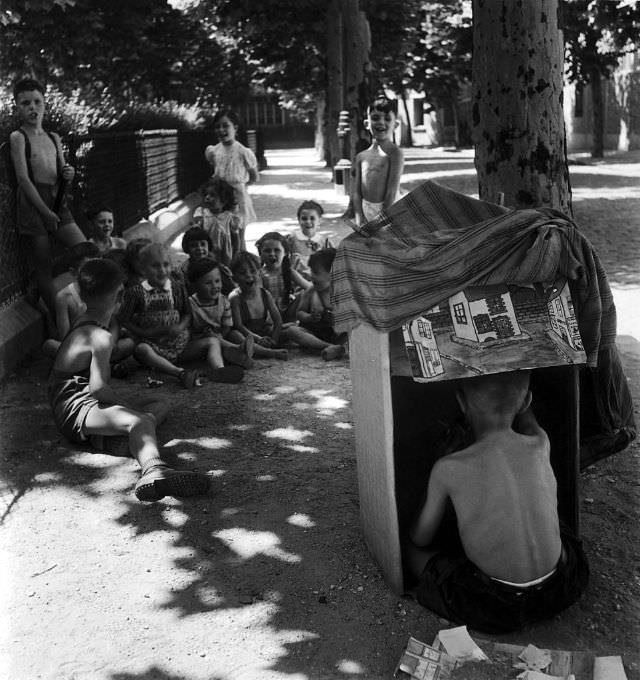 French Children Playing Out in the Streets in the 1930s and 1940s