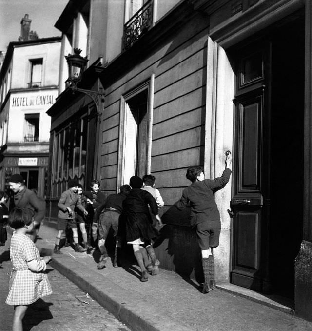 French Children Playing Out in the Streets in the 1930s and 1940s