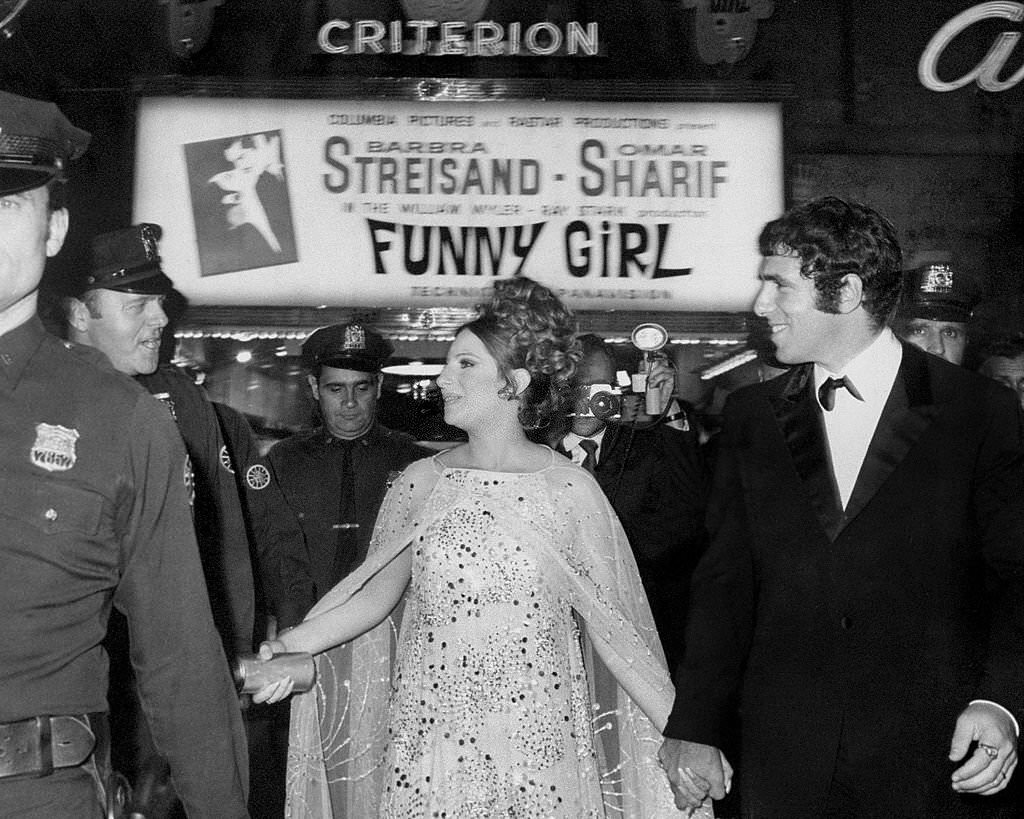Elliot Gould and wife Barbra Streisand at premiere of "Funny Girl"