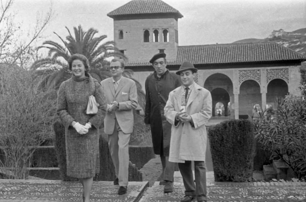 Hollywood actors Anthony Quinn and Ingrid Bergman visit the Alhambra during a trip, 1962