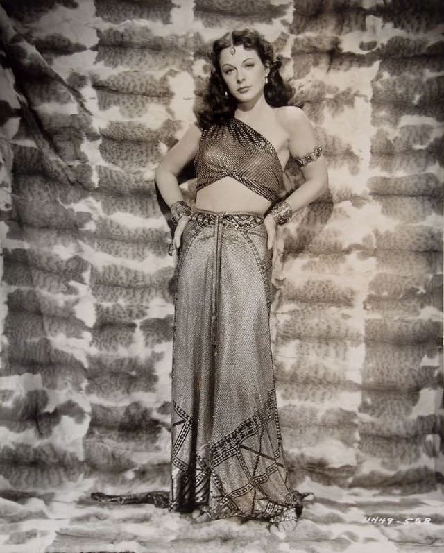 Gorgeous Photos of Hedy Lamarr in Beautiful Costumes during the Filming of 'Samson and Delilah (1949)'