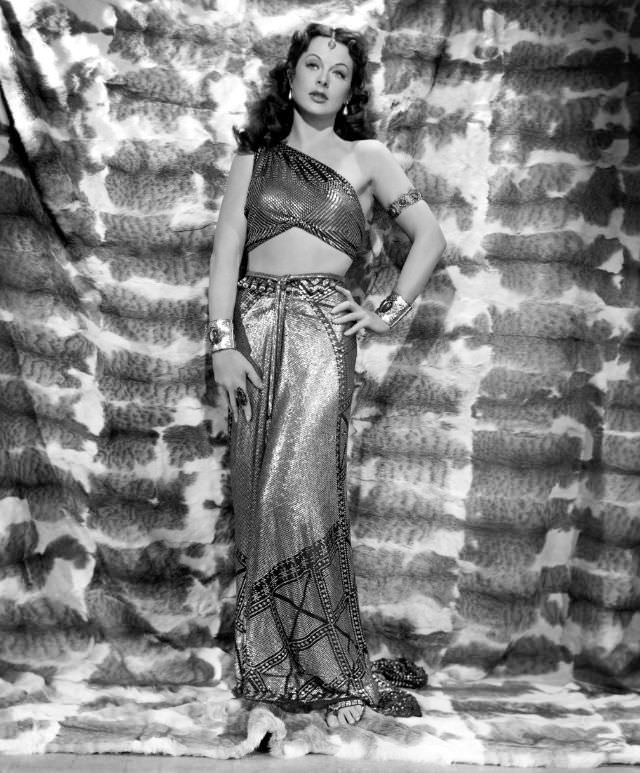 Gorgeous Photos of Hedy Lamarr in Beautiful Costumes during the Filming of 'Samson and Delilah (1949)'