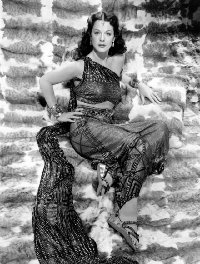 Gorgeous Photos of Hedy Lamarr in Beautiful Costumes during the Filming of 'Samson and Delilah (1949)'