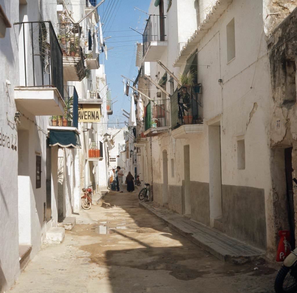 On the way in the alleys of the historical center of the city of Ibiza, 1976