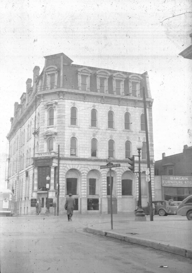 Lawrence National Bank Building, 7th and Massachusetts, Lawrence, Kansas, November 1947