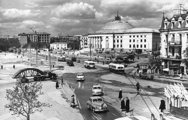 Victory Square, Circus, 1960