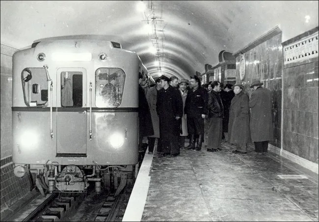 Trial train at the University metro station, 1960