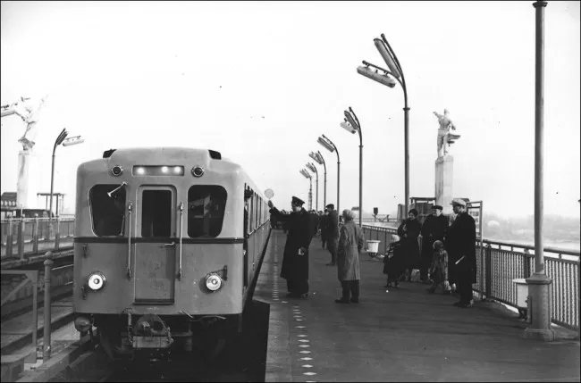 The metro station Dnepr, the platform is laid asphalt, 1960