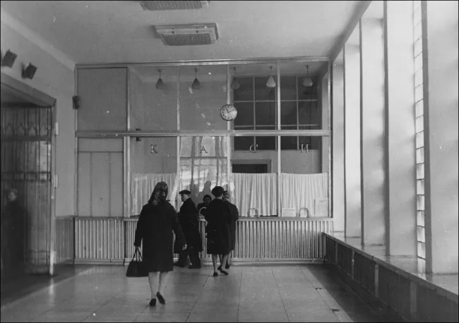 Cash registers at the Arsenalnaya metro station, 1960