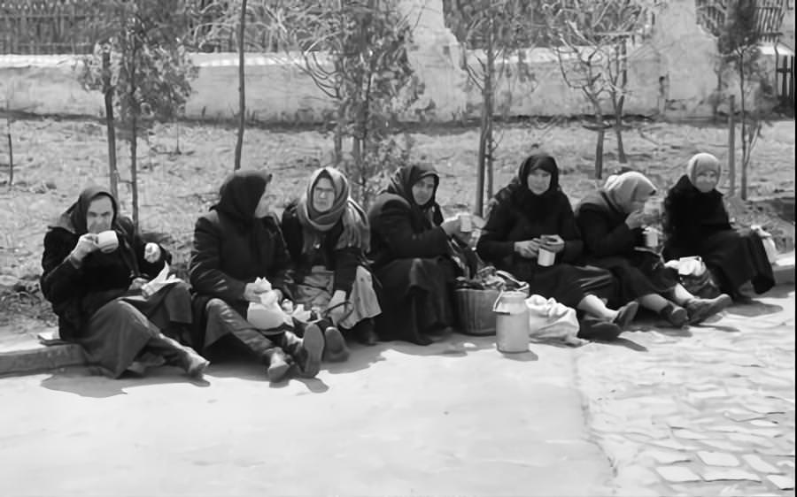 Women workers enjoy their lunch break in a Kyiv park, 1960