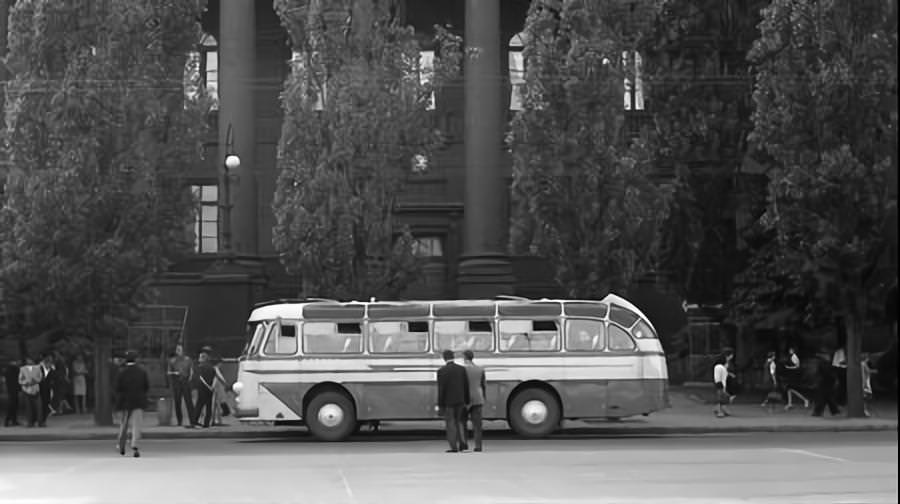People and a omnibus in Kyiv.