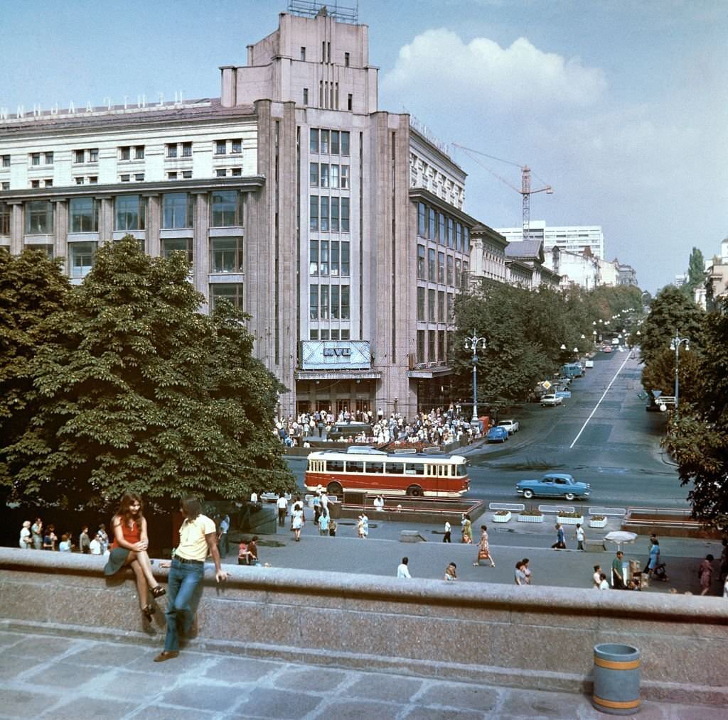 People on a Kyiv avenue, 1976