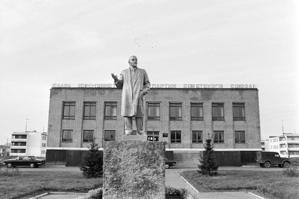 A statue of Lenin in front of a building of the Soviet Communist Party in Kyiv, 1976