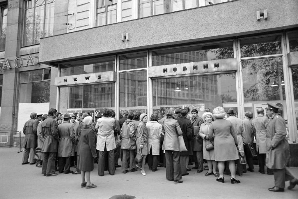 Soviet people are gathered to read the news in front of a shop window on Khreshchatyk Street on October 18, 1975 in Kyiv