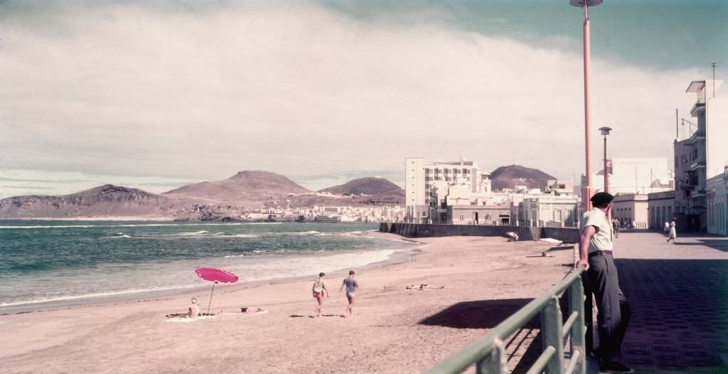 Bathing beach in Las Palmas, 1960