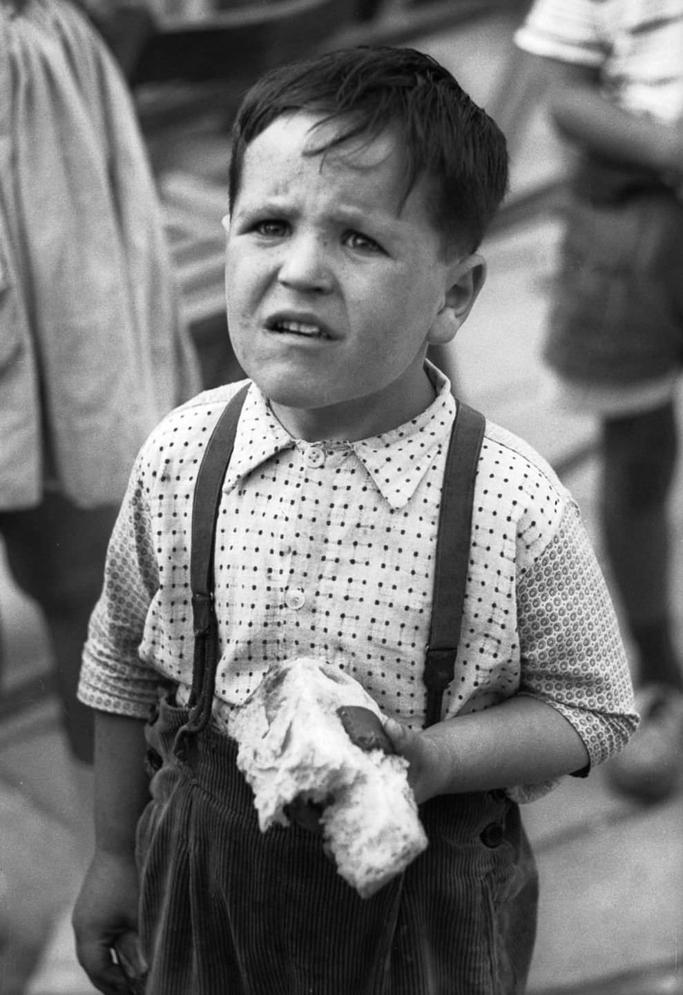 Life of Barcelona in the 1950s Through Fascinating Photos Discovered by an American Tourist at Flea Market