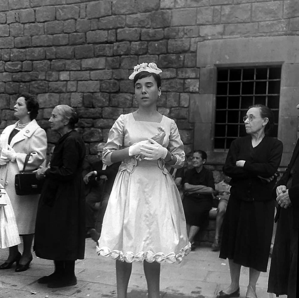 Life of Barcelona in the 1950s Through Fascinating Photos Discovered by an American Tourist at Flea Market