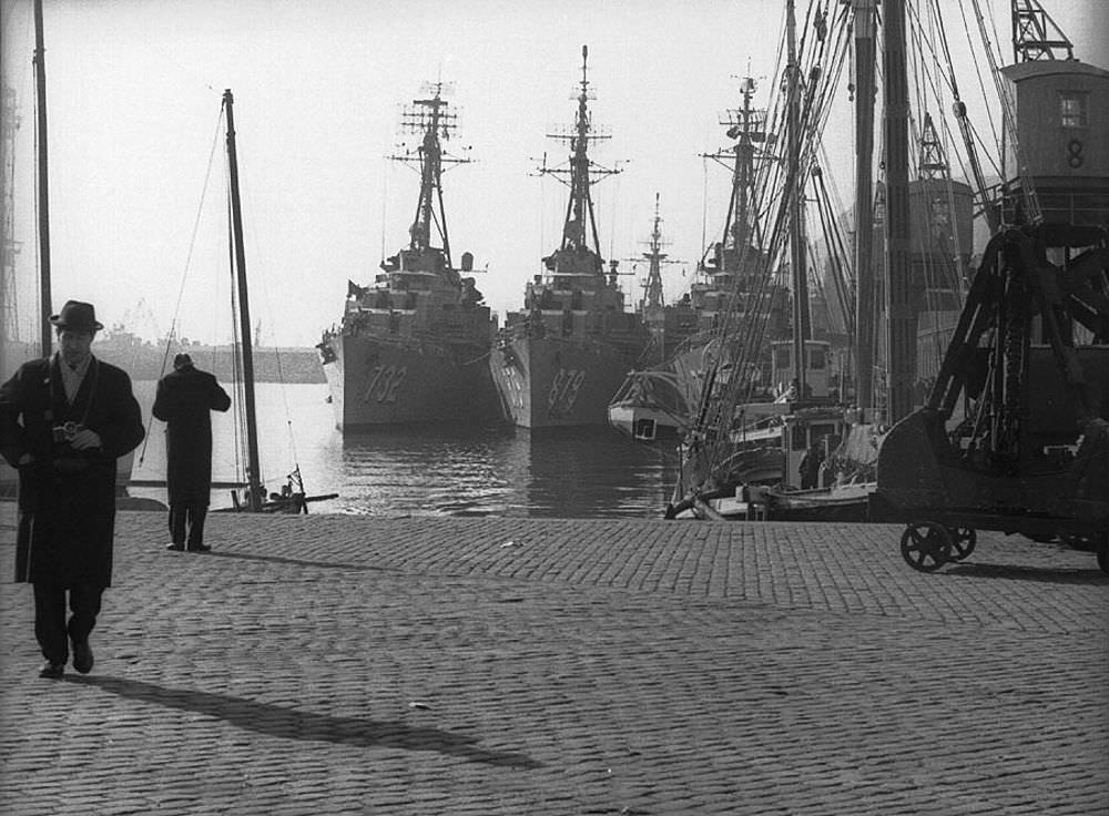 Life of Barcelona in the 1950s Through Fascinating Photos Discovered by an American Tourist at Flea Market