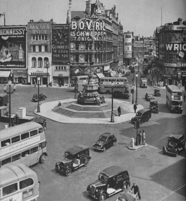 Piccadilly Circus