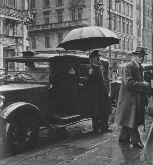 Outside the Ritz, Piccadilly