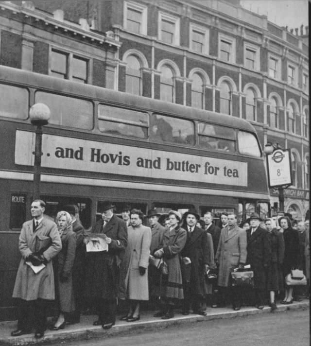 An orderly queue for the number 8 bus at London Bridge Station