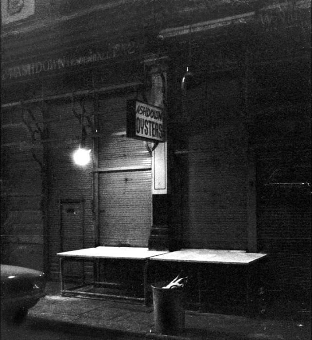 Ashdown Oysters, Leadenhall Market, City of London, late evening, March 1973