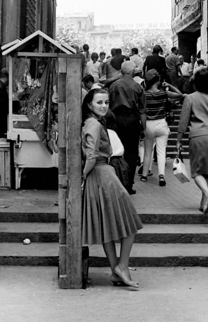 Italian actress Giovanna Ralli tourist in Madrid, Spain, 1966.