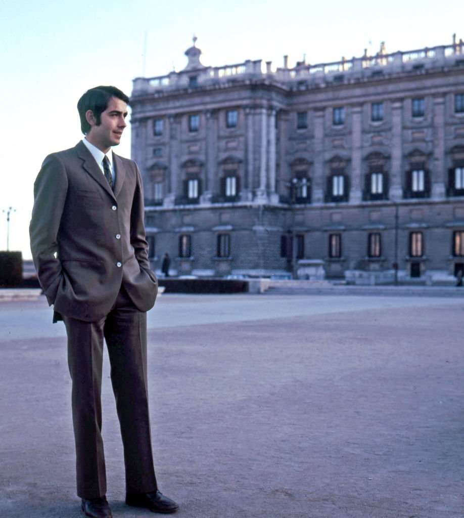 inger-songwriter Joan Manuel Serrat poses in front of the Royal Palace on April 27, 1968 in Madrid, Spain.