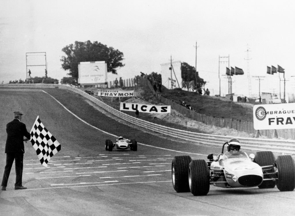 The Matra of Jean-Pierre Beltoise at the finish of the Grand Prix in Madrid, 1968