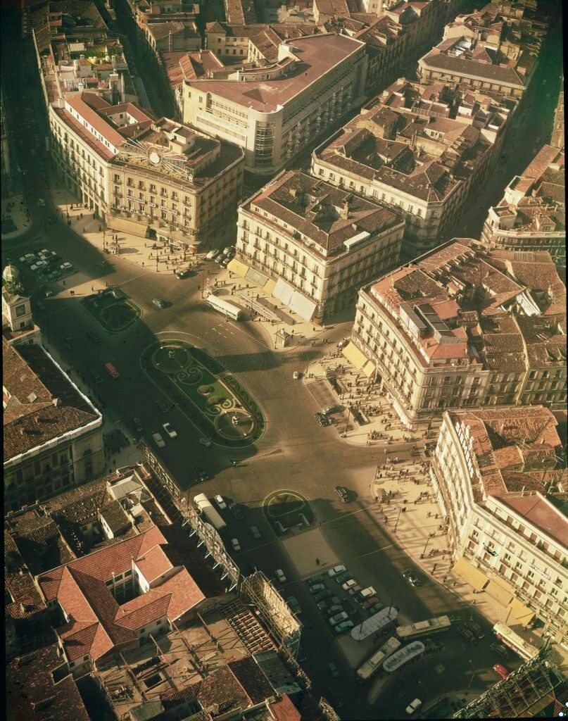 Puerta del sol, November 1961, Madrid, Spain.