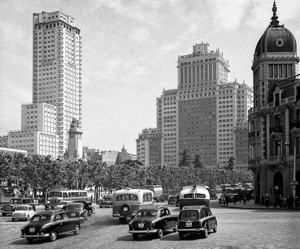 Plaza de España, in Madrid during the 1960s.